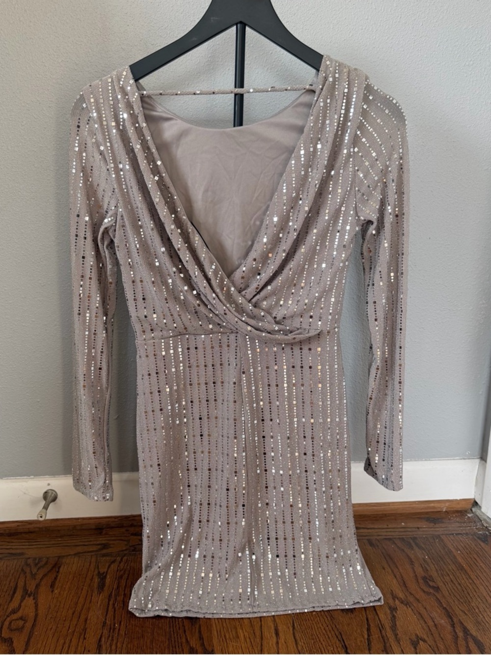 Crystal Sky Elegant Silver Sequin Long Sleeve Mini Dress Open-Back V-Neck NWOT